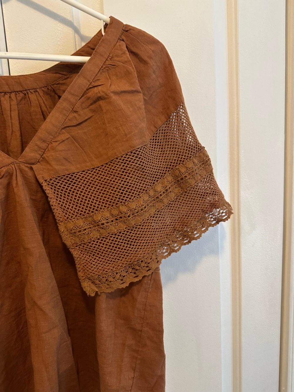 Ladies Old Navy rust colored blouse with lace accents size Medium NWT - Picture 9 of 15